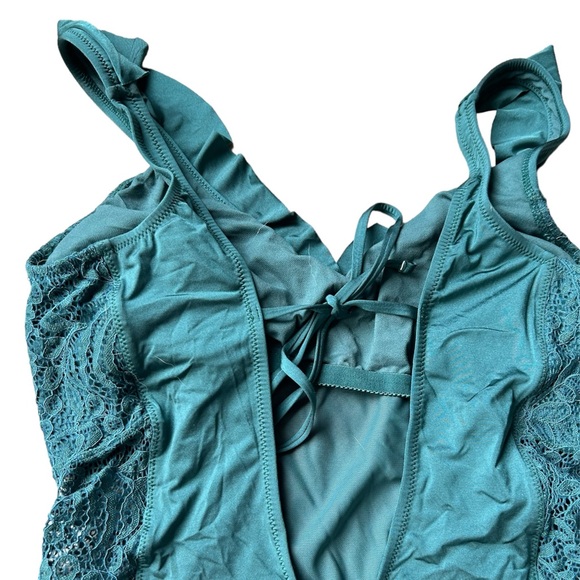 Emerald Green Swimsuit - Picture 6 of 11